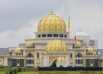 Malaysian Government Commits Millions to Esports in 2025. Photo of  New Royal Palace in Jalan Duta by CEphoto, Uwe Aranas/Wikipedia.