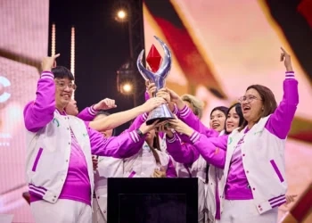 Smart Omega Empress celebrates their maiden MWI victory at the Esports World Cup.