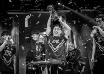 Uzi lifting the winner's trophy at the 2018 Mid-Season Invitational Finals at Zénith Paris in Paris, France - Image Credit: LoL Esports