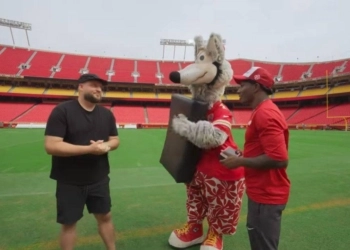 NFL Race to the End Zone powered by Verizon visits the Kansas City Chiefs.