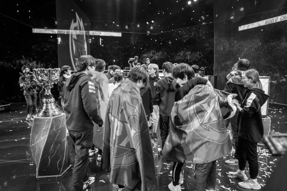 FunPlus Phoenix Winning Worlds 2019 in Paris